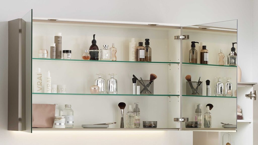 Modernes Badmöbel-Set mit Doppelwaschtisch, Spiegelschrank und Hochschränken