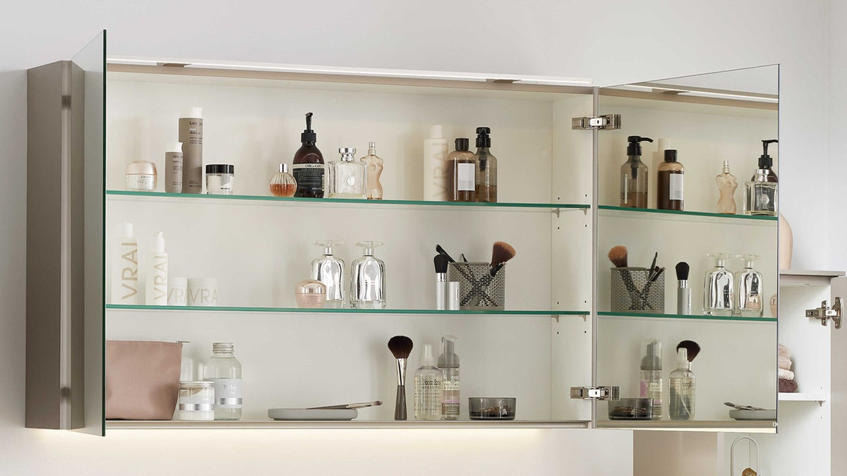 Modernes Badmöbel-Set mit Doppelwaschtisch, Spiegelschrank und Hochschränken