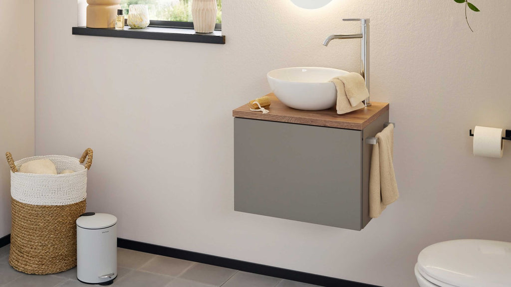 Modernes Gästebad-Möbel mit Aufsatzwaschbecken, Waschtischunterschrank und Design-Spiegel
