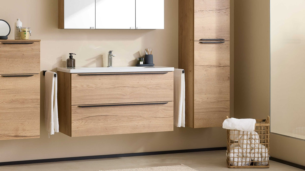 Modernes Badmöbel-Set in Holzoptik mit Waschtisch und Spiegelschrank