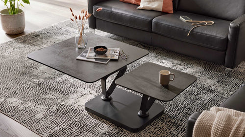 Couchtisch mit schwenkbaren Keramikplatten