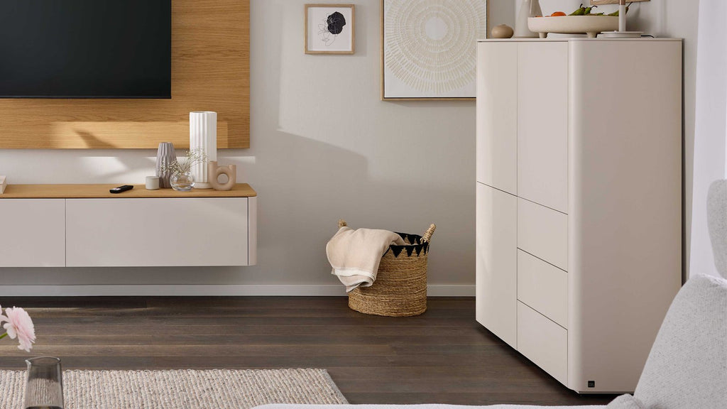 Interliving Highboard Serie 2035 in Weiß mit klarer Frontgestaltung