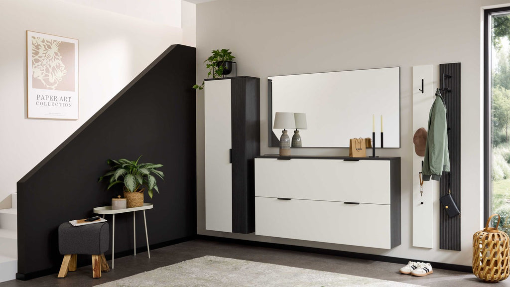 Moderne Garderobenkombination in Weiß und Schwarz mit Spiegel, Stauraum und eleganten Fronten