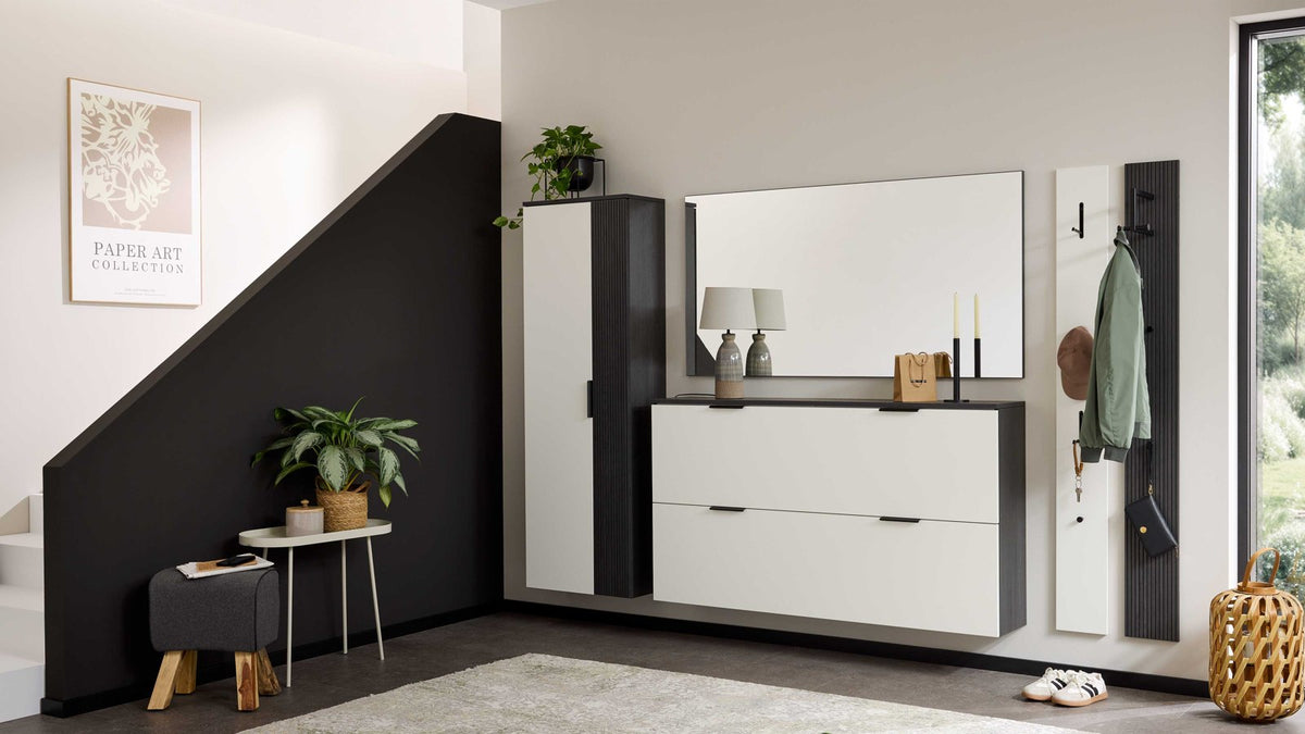 Moderne Garderobenkombination in Weiß und Schwarz mit Spiegel, Stauraum und eleganten Fronten