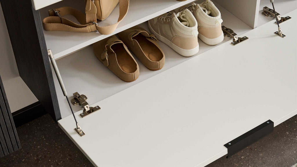 Moderner Schuhschrank mit Klappen in Weiß und Schwarz für platzsparenden Stauraum