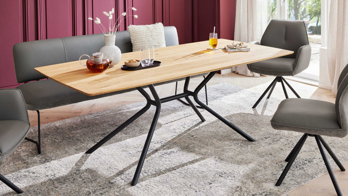 Esstisch mit heller Wildeiche und schwarzem Metallgestell im Industrial-Stil