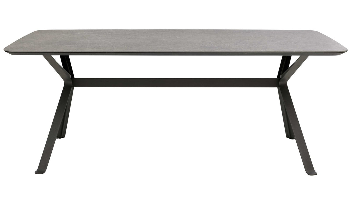 Esstisch mit Dekton Tischplatte und anthrazitfarbenem Metallgestell für langlebige Essplatzlösungen
