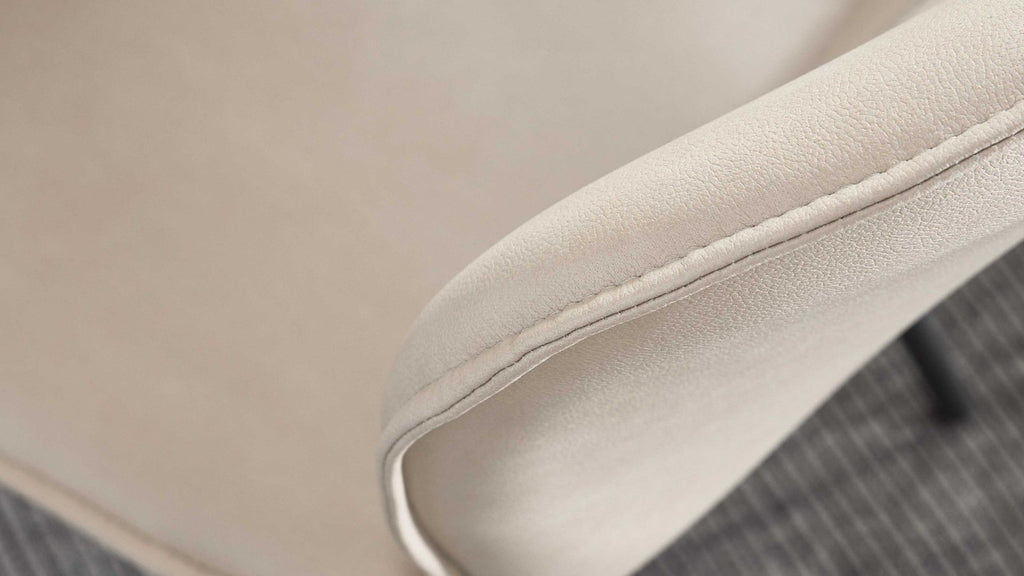 Polsterstuhl mit beige meliertem Stoff und anthrazitfarbenem Metallgestell für moderne Essbereiche