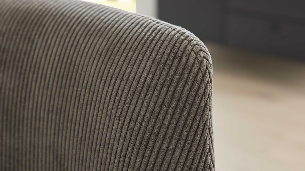 Drehbarer Polsterstuhl mit Armlehnen in grauem Cordstoff und massivem Holzfuß