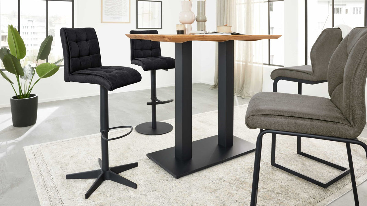 Barhocker mit carbonschwarzem Mikrofaserbezug und mattschwarzem Sternfuß