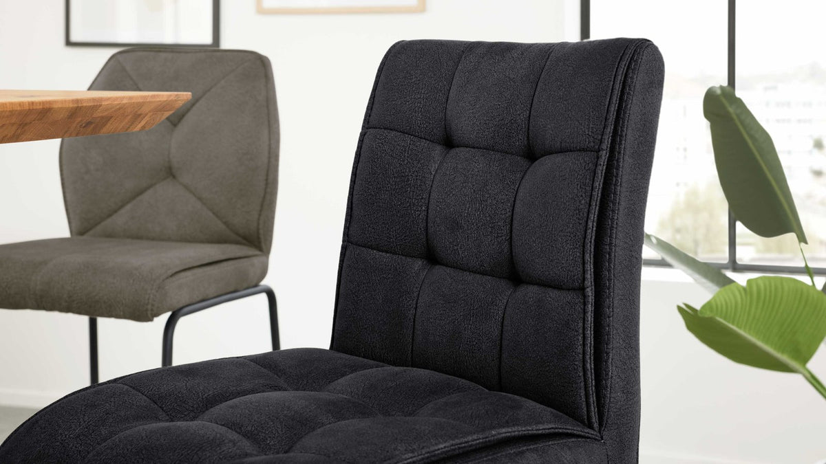 Barhocker mit carbonschwarzem Mikrofaserbezug und mattschwarzem Sternfuß