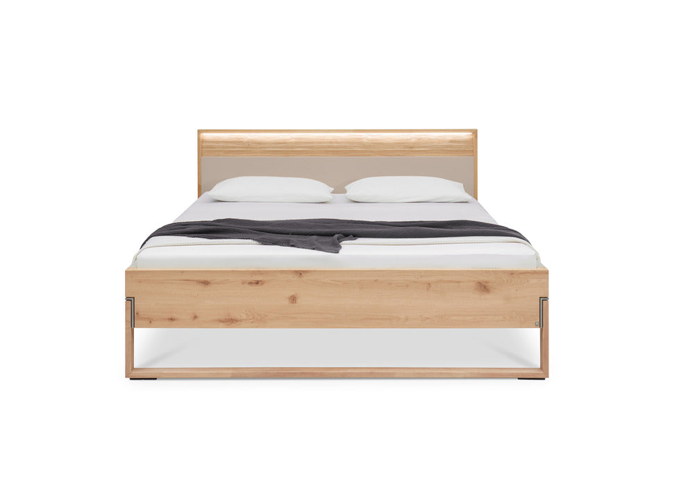 Jörn – Schrank in Lack champagner / Wildeiche massiv